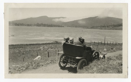 People driving near Cuyamaca Lake