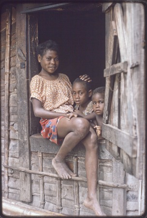 Kairiru: children in a window opening