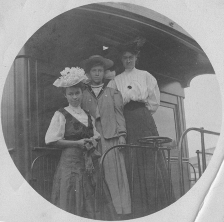 [Myrtle, unidentified girl, and Edna Watson Bailey, La Jolla train station, c1905]