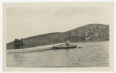 Boating on Lake Murray, near dam&#39;s edge