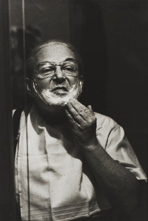 Leo Szilard, shaving sequence, New York - 10