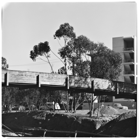 Pedestrian footbridge over U.S. Highway 101