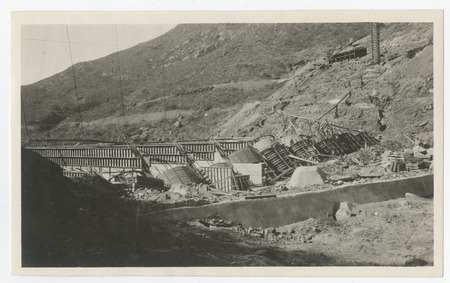 Lake Hodges Dam construction - Dam foundation
