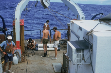 Oceanographers putting out long seismic array