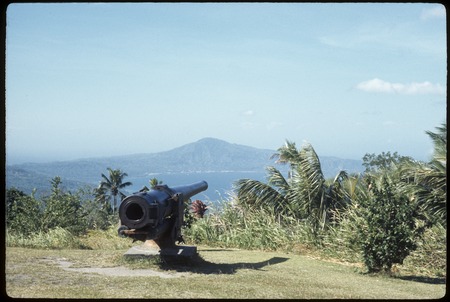 Rabaul Coastwatcher&#39;s Memorial, artillery displayed