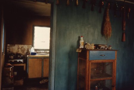 Nevinbong&#39;s house, view into kitchen