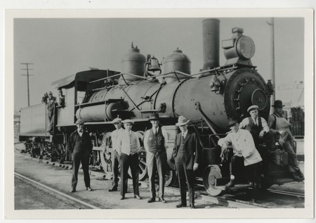 SD&amp;A yard crew with locomotive 10