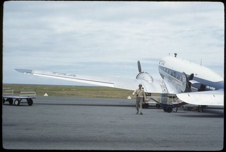 Kieta airport, Bougainville, commerical airplane