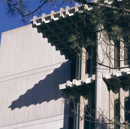 John Muir College: Electrophysics Research Building: exterior: detail of window overhang