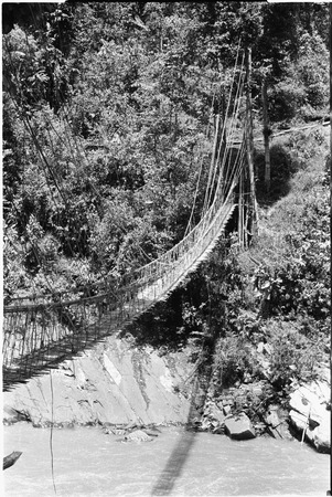 Jimi River: bridge between Kwiop and Tabibuga