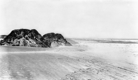 Beach south of Santa María lagoon (south of San Quintín) with Socorro sand dunes in the distance, facing southeast