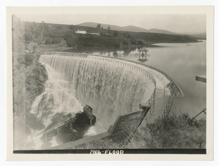 Sweetwater Dam during the 1906 flood