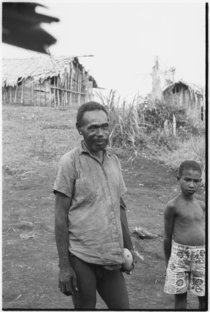 Yeria, Wanuma Census Division: man with betel nut lime gourd