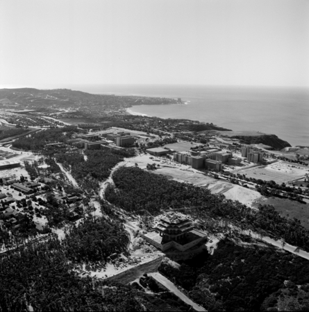 Aerial view of the UC San Diego campus and La Jolla (looking south)