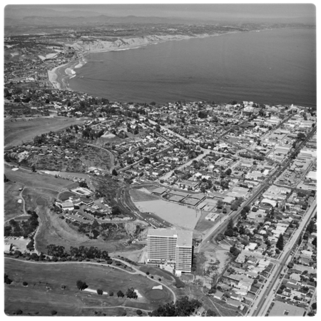Aerial view of La Jolla, California, and Scripps Institution of Oceanography, looking north