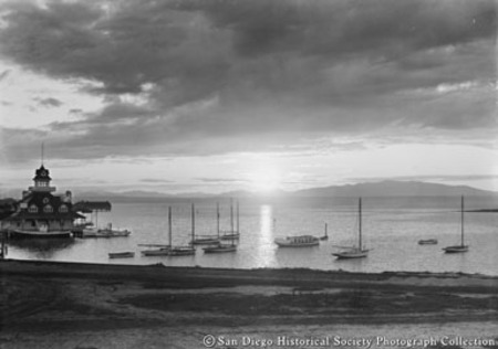 Coronado Boathouse and boats on Glorietta Bay at sunrise