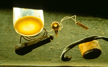 Disposition: view of found objects from below glass shelf