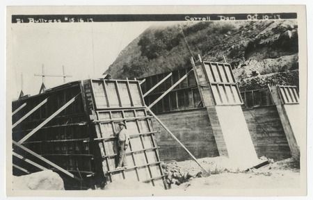 Lake Hodges Dam construction - Buttresses