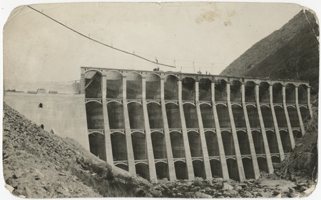 Lake Hodges Dam under construction