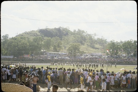 Port Moresby show: dancers and audience