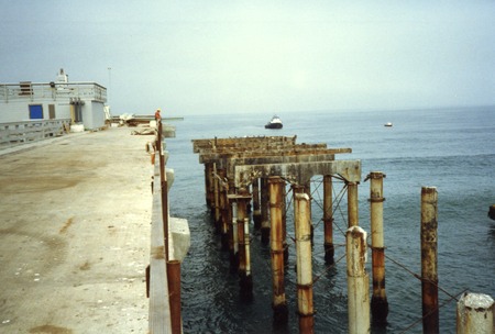 Ellen Browning Scripps Memorial Pier (left) and the original Scripps Pier (right), Scripps Institution of Oceanography