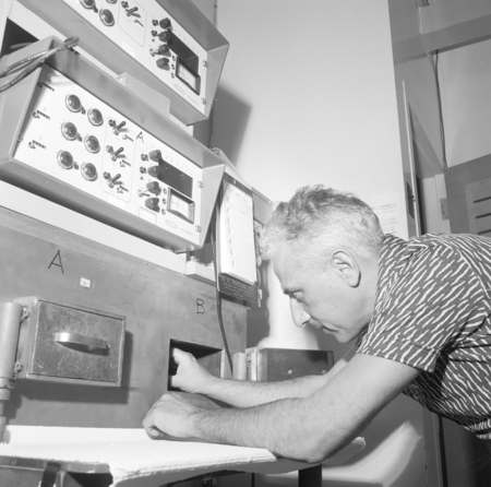 Edward D. Goldberg in laboratory