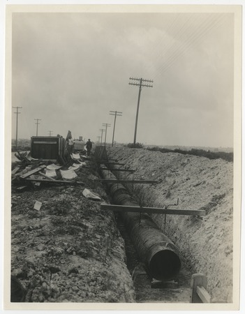 Laying a section of the El Cajon pipeline