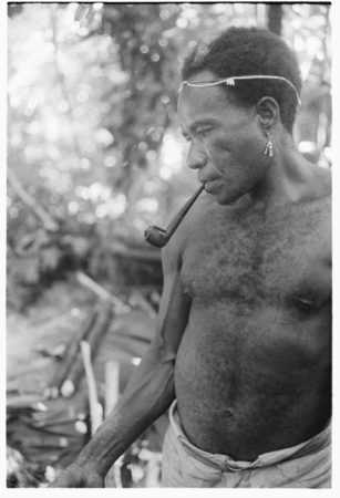 Man with bokoi&#39;a around head.
