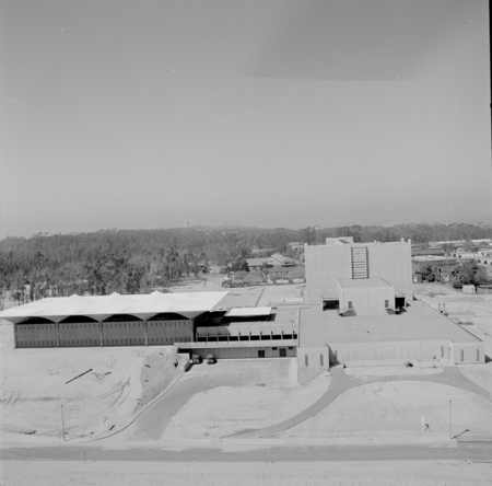 Aerial view of the back entrance to the Biomedical Library and School of Medicine before landscaping was done, UC San Diego