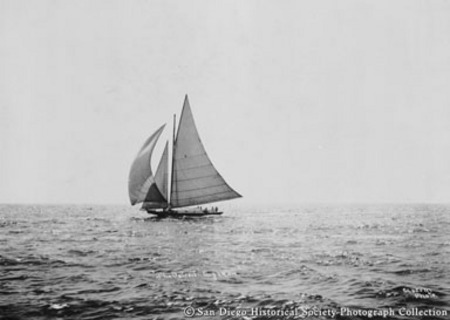 [Yacht Detroit under sail, August 24, 1904]
