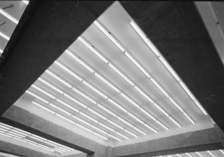 Geisel Library ceiling lighting, prior to installation of diffusion panels