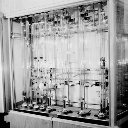 Instrumentation in the lab of Charles D. Keeling, Scripps Institution of Oceanography