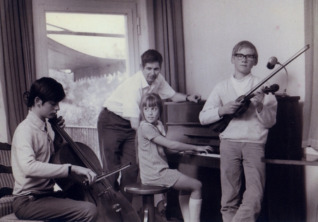 Charles D. Keeling at the piano with his sons Andrew (left) and Ralph (right), and his daughter Emily