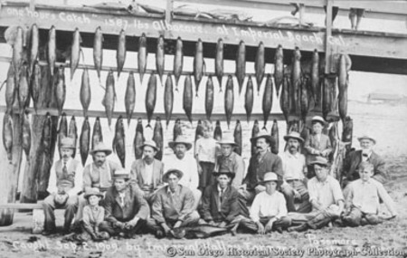 One hour&#39;s catch [of] 1587 lbs. [of] albacore at Imperial Beach, [California] Caught September 2, 1909, by Imperial Valley...