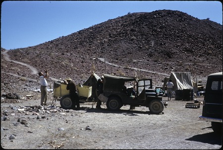 Mexican tourists in jeep, San Luis Gonzaga Bay