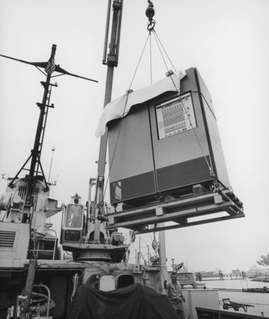 Computer lifted onto deck, R/V Thomas Washington, Nimitz Marine Facility