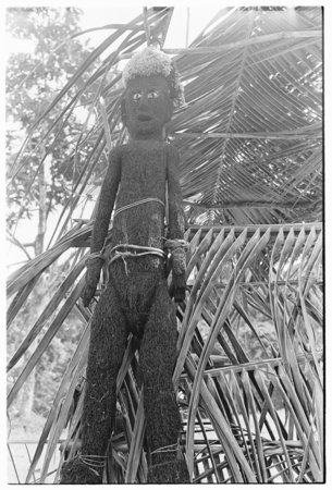 Fernwood &#39;ea male figure sculpted by Arimae of Furi&#39;ilae, 1979.