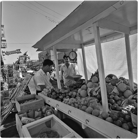 Fruit vendor on Avenida Constitución