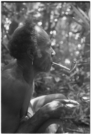 Folofo&#39;u of Kwailala&#39;e with his steel pipe made from WWII aircraft.