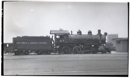SD&amp;AE locomotive 27 at roundhouse